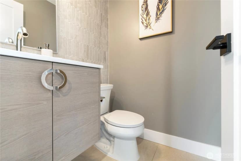 Property photo for 2528 27th Avenue W, Seattle photo 9