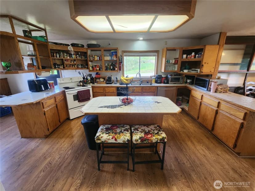Property photo for 663 Whiskey Creek Beach Road, Port Angeles photo 11