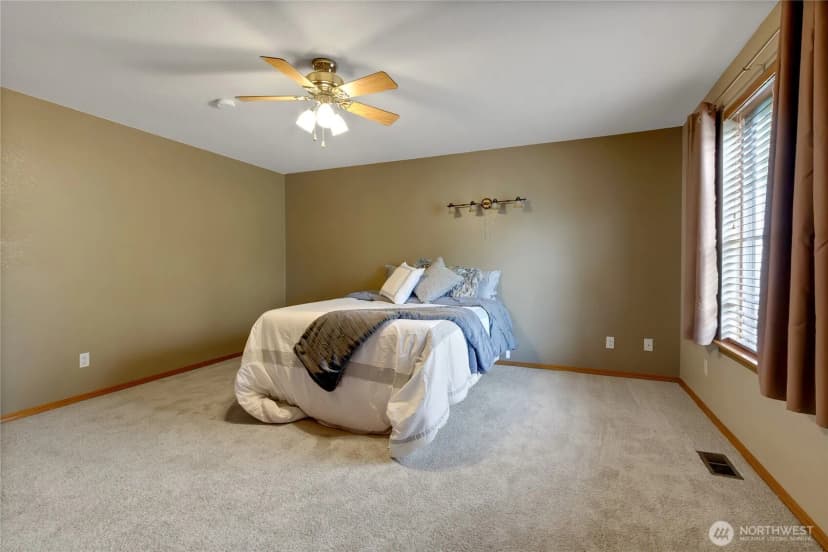 Property photo for 800 19th Avenue Se, Puyallup photo 17
