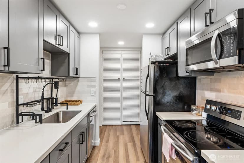 Property photo for 10459 Des Moines Memorial Drive S #s301, Seattle photo 7
