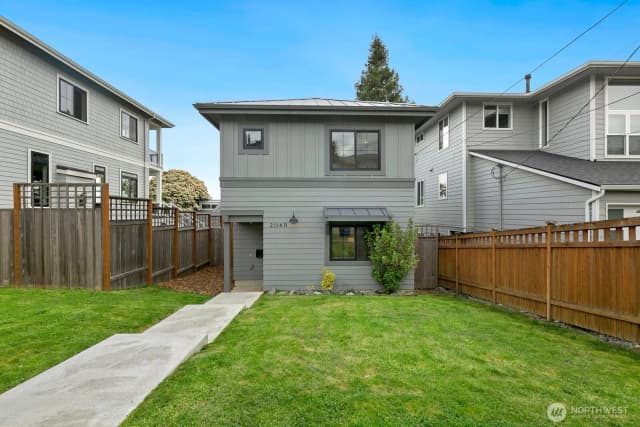 Property photo for 2114 B 26th Avenue W, Seattle photo 3