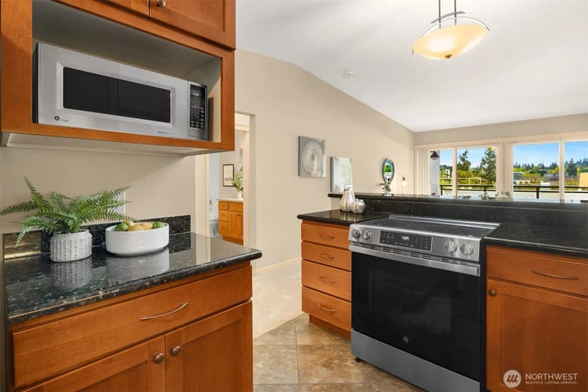 Property photo for 130 105th Avenue Se #a-305, Bellevue photo 14