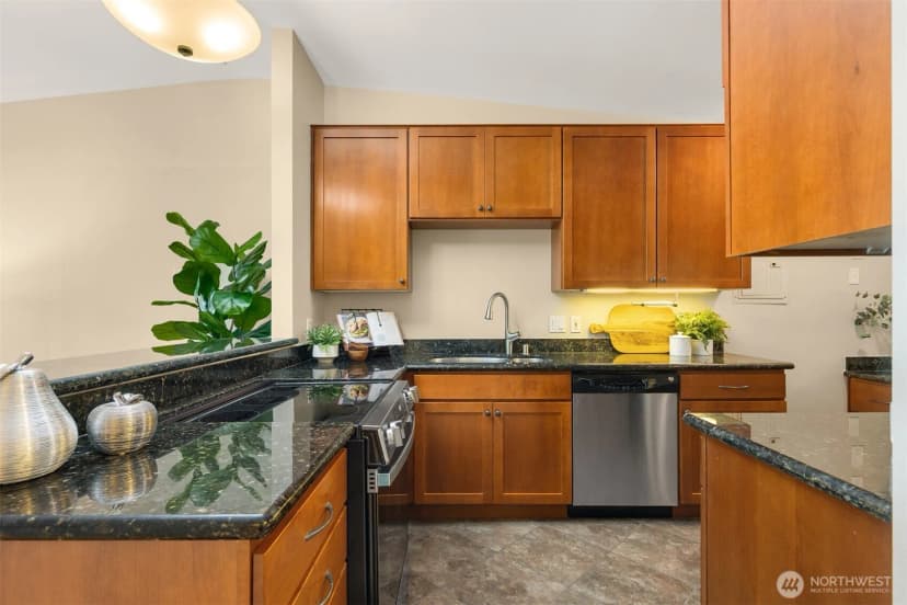 Property photo for 130 105th Avenue Se #a-305, Bellevue photo 11