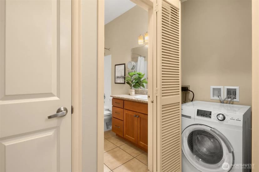 Property photo for 130 105th Avenue Se #a-305, Bellevue photo 19