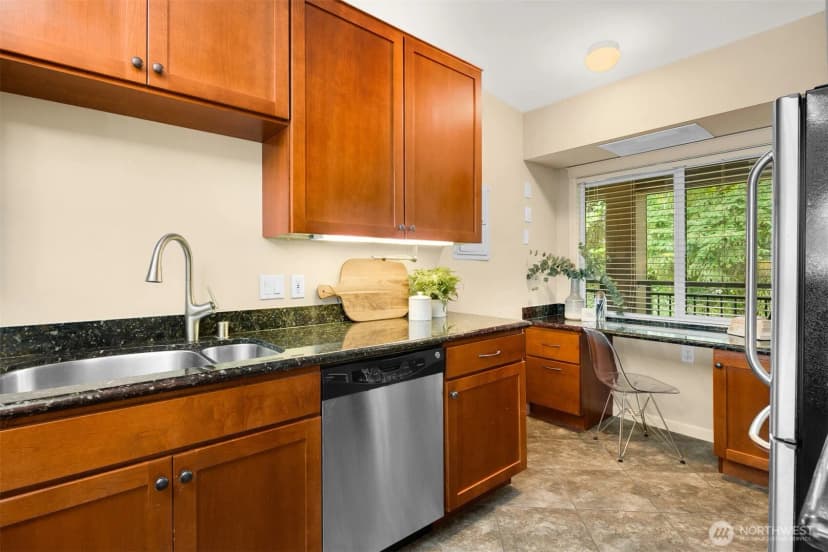 Property photo for 130 105th Avenue Se #a-305, Bellevue photo 12