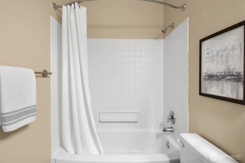 Property photo for 130 105th Avenue Se #a-305, Bellevue photo 21