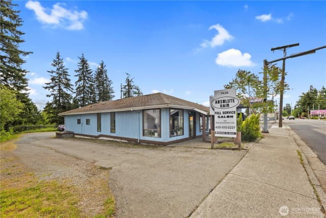 Property photo for 7439 Beverly Boulevard, Everett photo 2