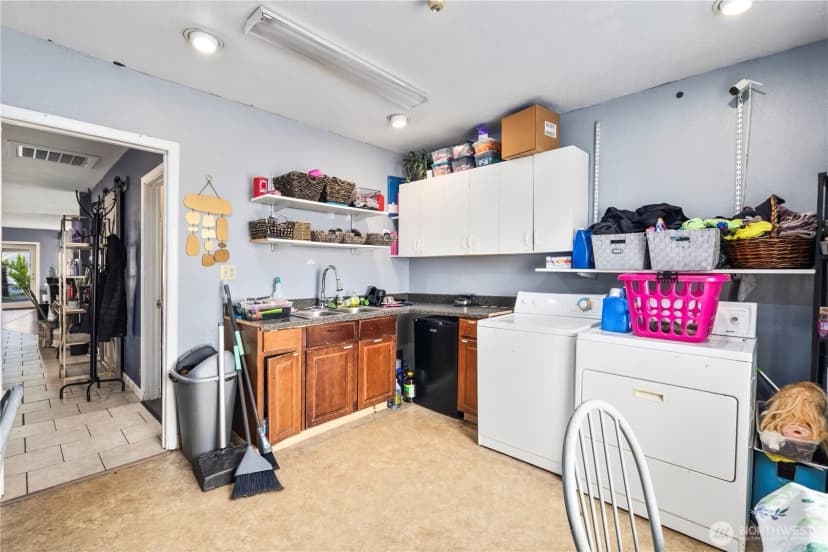 Property photo for 7439 Beverly Boulevard, Everett photo 15