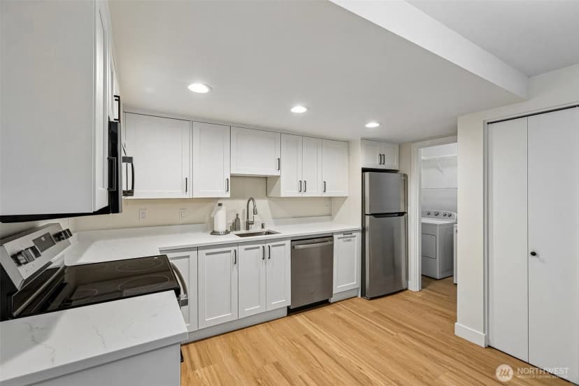 Property photo for 12720 Ne 120th Street #i-1, Kirkland photo 10