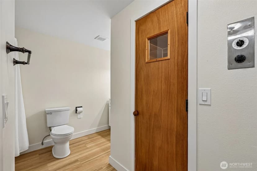 Property photo for 12720 Ne 120th Street #i-1, Kirkland photo 16