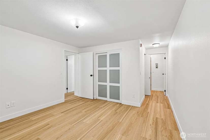Property photo for 12720 Ne 120th Street #i-1, Kirkland photo 11