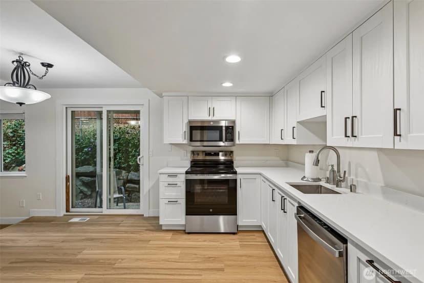 Property photo for 12720 Ne 120th Street #i-1, Kirkland photo 3