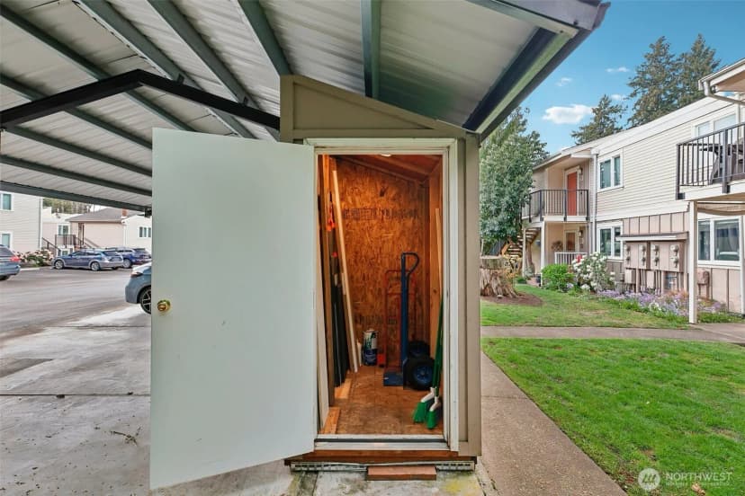 Property photo for 12720 Ne 120th Street #i-1, Kirkland photo 25