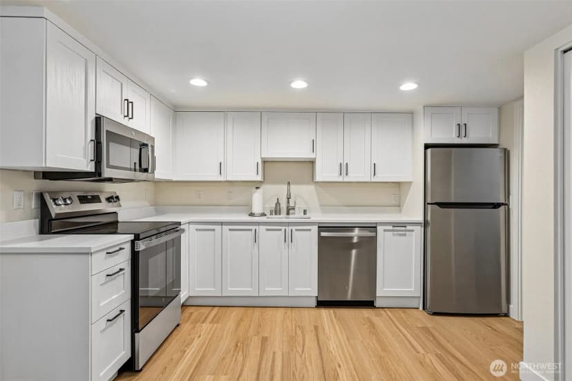 Property photo for 12720 Ne 120th Street #i-1, Kirkland photo 9