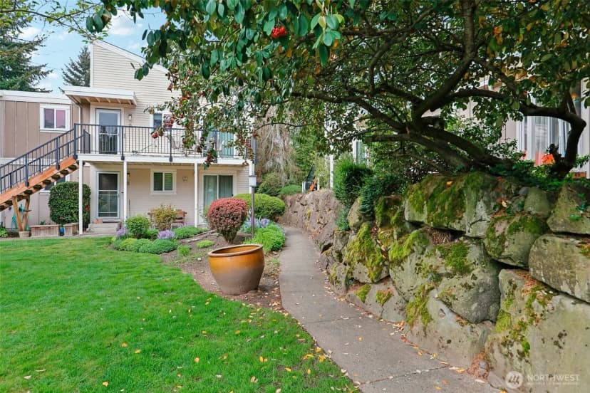 Property photo for 12720 Ne 120th Street #i-1, Kirkland photo 28