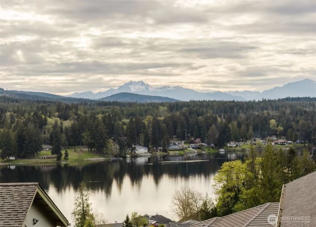 Property photo for 6010 Osprey Circle, Bremerton photo 3