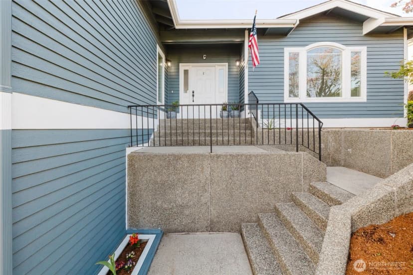 Property photo for 6010 Osprey Circle, Bremerton photo 5