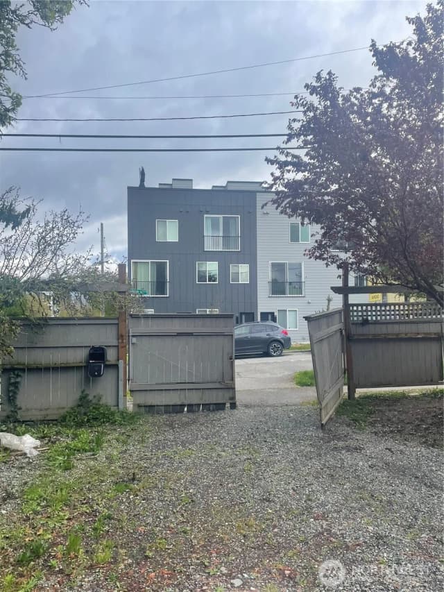Property photo for 3101 S Walden Street, Seattle photo 5