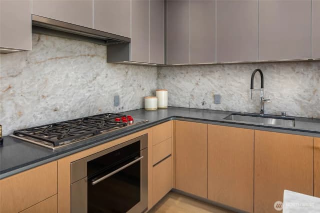 Property photo for 2510 6th Avenue #3902, Seattle photo 4