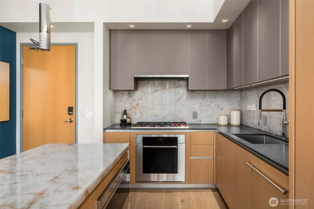 Property photo for 2510 6th Avenue #3902, Seattle photo 5