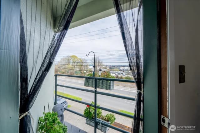 Property photo for 4000 24th Avenue W #202, Seattle photo 2
