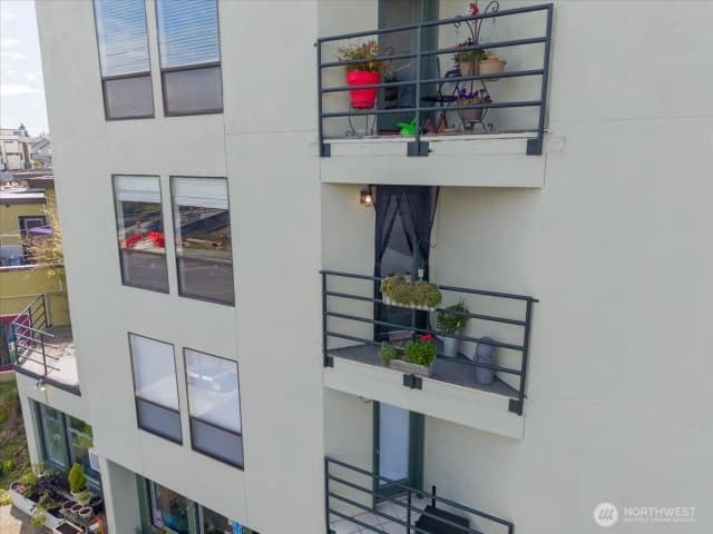 Property photo for 4000 24th Avenue W #202, Seattle photo 3