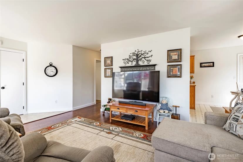 Property photo for 2172 Oak Street, Lynden photo 9
