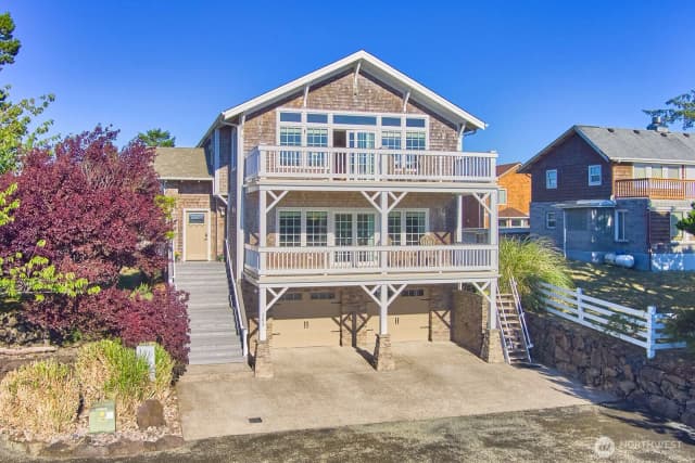 Property photo for 205 26th Street Nw, Long Beach