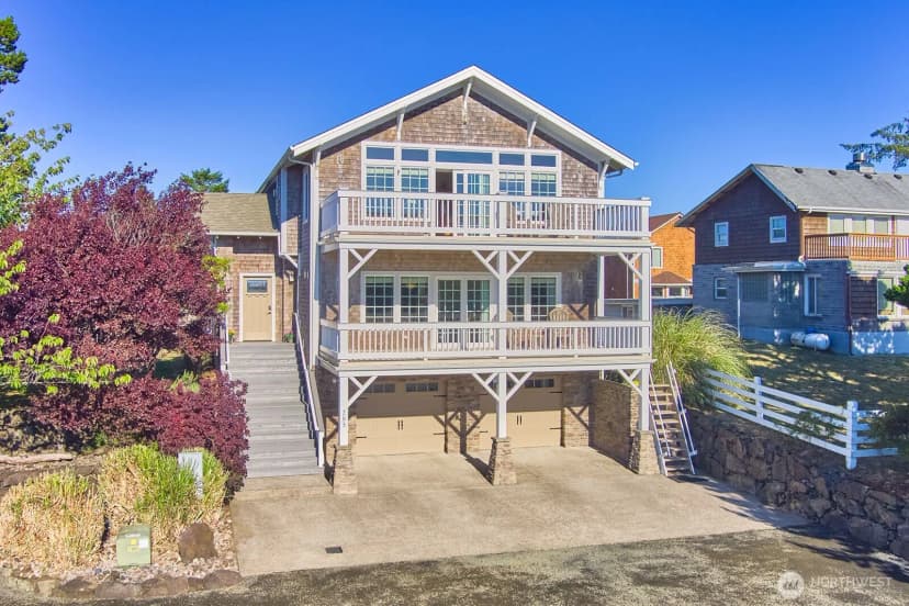 Property photo for 205 26th Street Nw, Long Beach