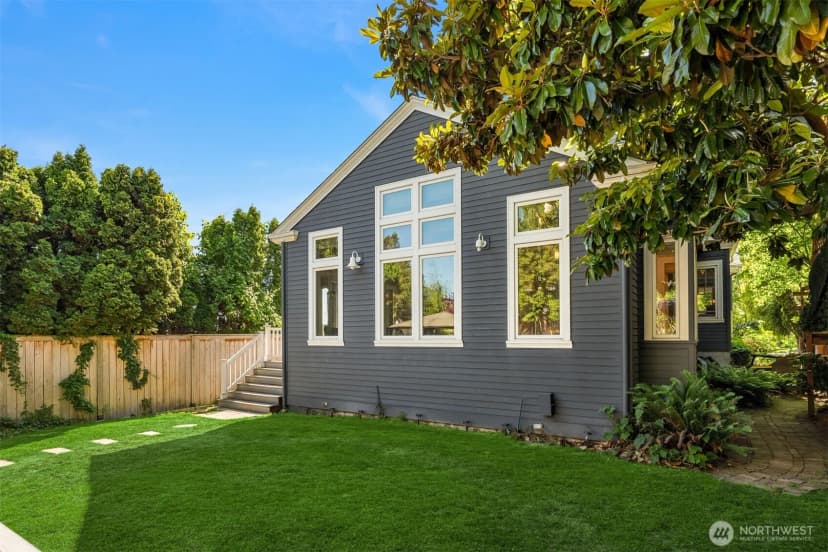 Property photo for 1012 2nd Avenue W, Seattle photo 19