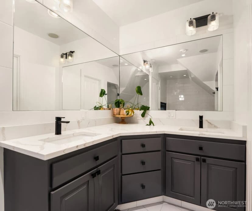Property photo for 1012 2nd Avenue W, Seattle photo 24
