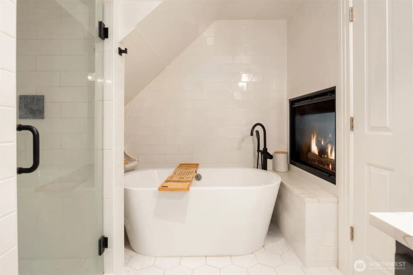 Property photo for 1012 2nd Avenue W, Seattle photo 25