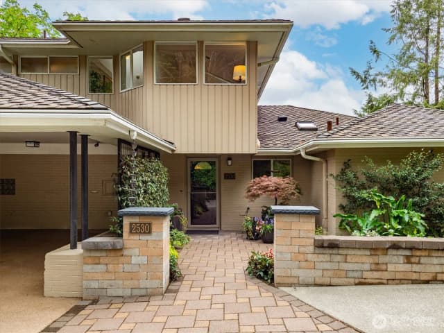 Property photo for 2530 Mount Claire Drive S, Seattle photo 2