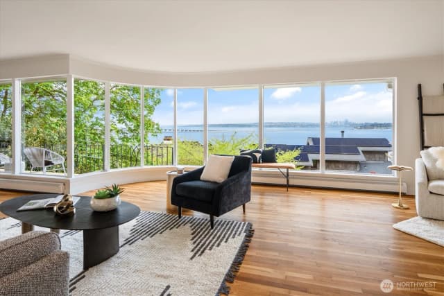 Property photo for 2530 Mount Claire Drive S, Seattle photo 4