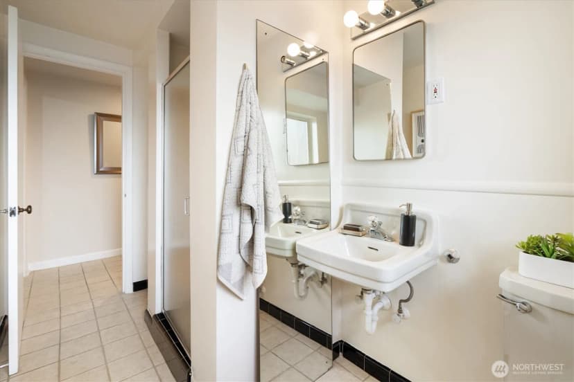 Property photo for 2530 Mount Claire Drive S, Seattle photo 32