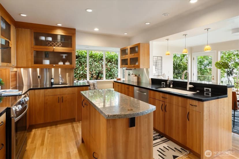 Property photo for 2530 Mount Claire Drive S, Seattle photo 12