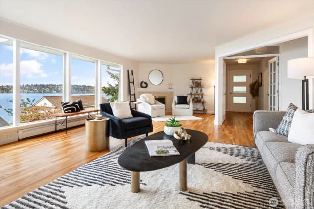 Property photo for 2530 Mount Claire Drive S, Seattle photo 5
