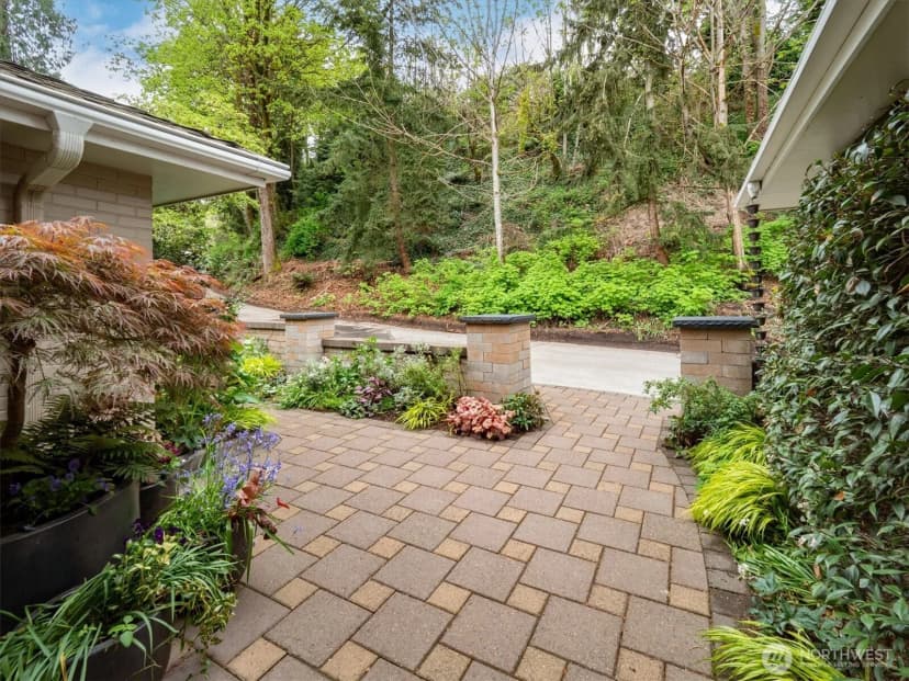 Property photo for 2530 Mount Claire Drive S, Seattle photo 34