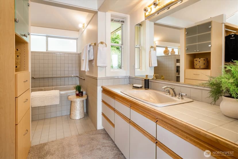 Property photo for 2530 Mount Claire Drive S, Seattle photo 27