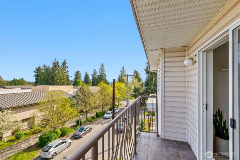 Property photo for 12056 15th Avenue Ne #404, Seattle photo 23