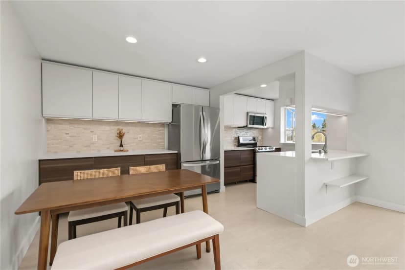 Property photo for 12056 15th Avenue Ne #404, Seattle photo 9