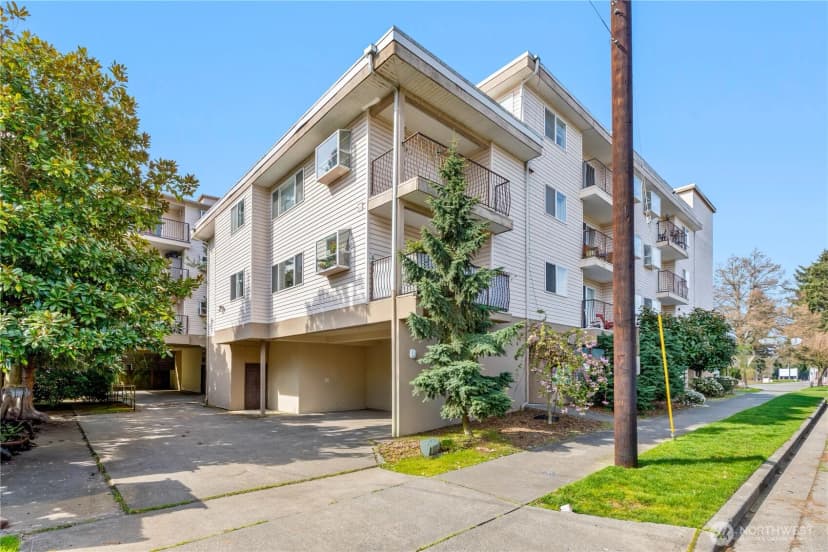 Property photo for 12056 15th Avenue Ne #404, Seattle photo 28
