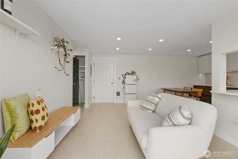 Property photo for 12056 15th Avenue Ne #404, Seattle photo 6