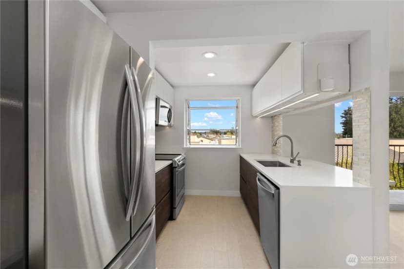 Property photo for 12056 15th Avenue Ne #404, Seattle photo 13