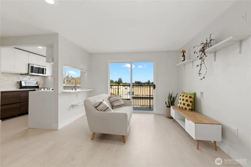 Property photo for 12056 15th Avenue Ne #404, Seattle photo 4