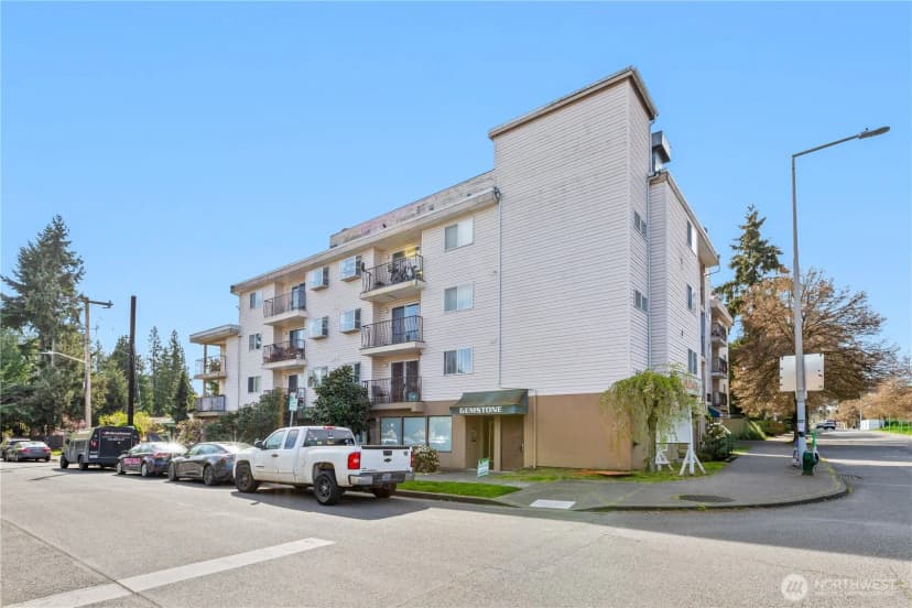 Property photo for 12056 15th Avenue Ne #404, Seattle photo 29