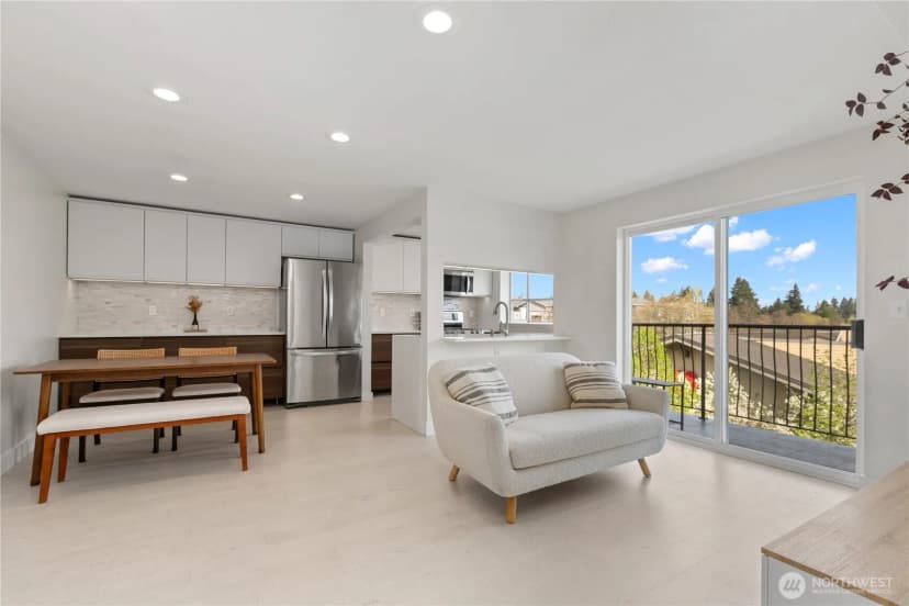 Property photo for 12056 15th Avenue Ne #404, Seattle photo 8