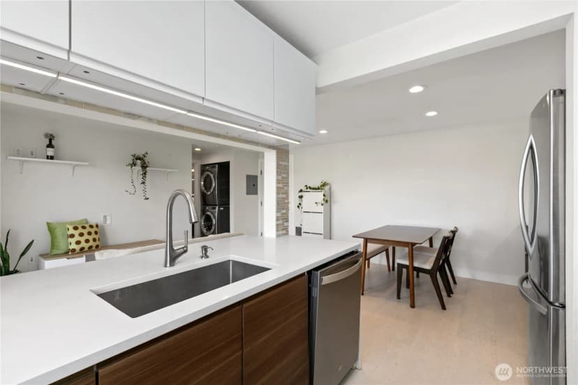 Property photo for 12056 15th Avenue Ne #404, Seattle photo 15