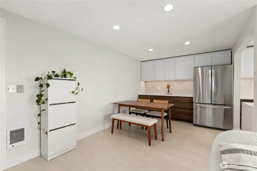 Property photo for 12056 15th Avenue Ne #404, Seattle photo 7