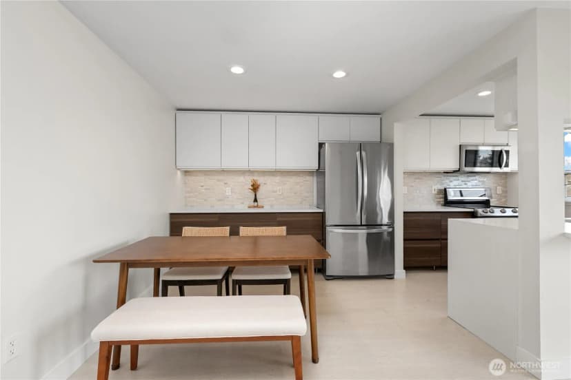 Property photo for 12056 15th Avenue Ne #404, Seattle photo 10